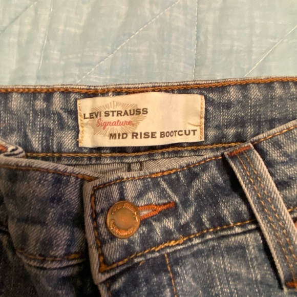 Levi’s midrise bootcut 8 - Picture 2 of 10